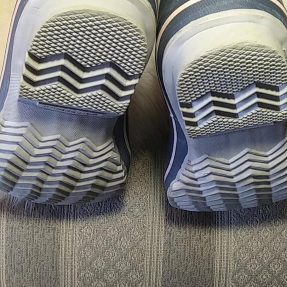 Sorel Waterproof Pink Boots - Picture 6 of 11